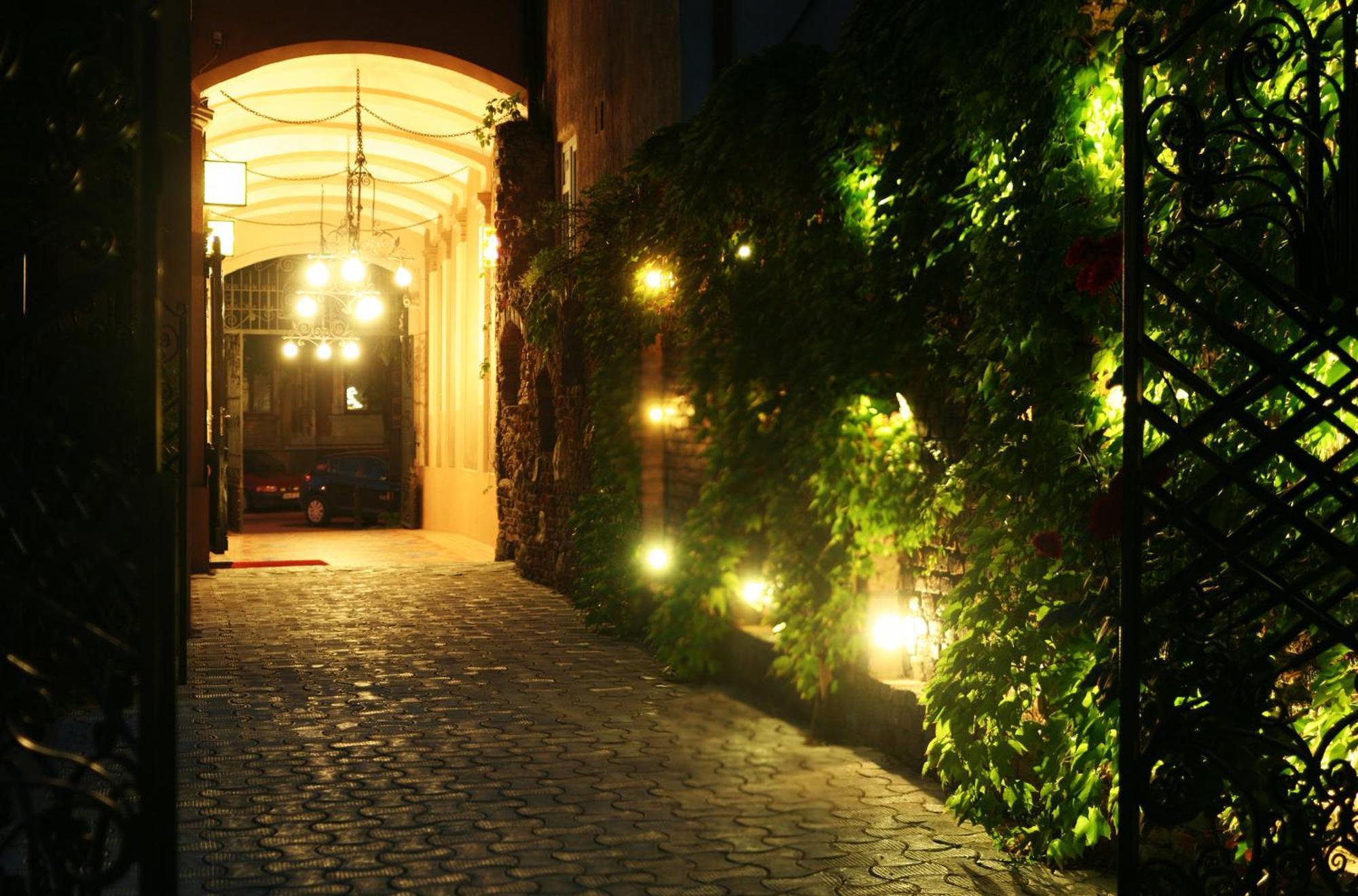 Hotel Poesis Satu Mare Bagian luar foto